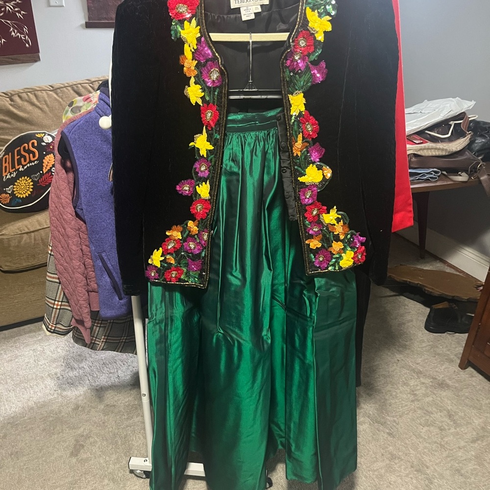 Teri Jon Black Jacket with Floral Embroidery Abolutely stunning vintage set